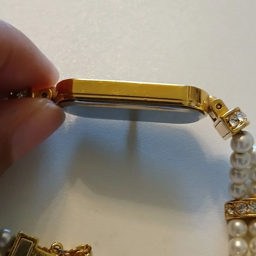 Parts/Repair Vtg Elizabeth Taylor for Avon Faux Pearl Rhinestone Watch 16.6mm